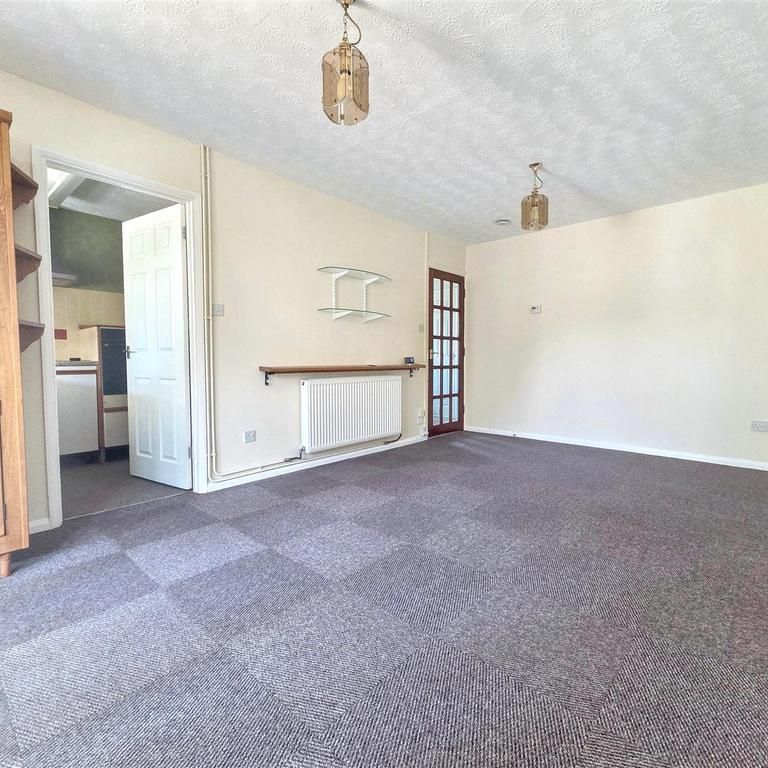 2 bedroom semi-detached bungalow to rent - Photo 1