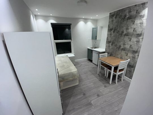 Studio Flat, Amhurst Road, E8 - Photo 1