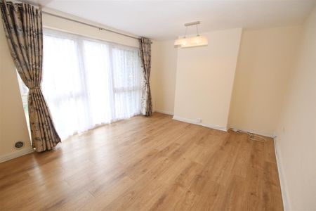 3 bedroom Semi-Detached House to let - Photo 5