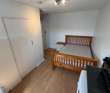 Studio Flat, London Road, CR0 - Photo 2