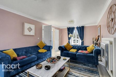 5 bedroom detached house to rent - Photo 2