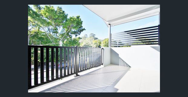 Modern Three Bedroom Unit - Private Balcony - Air Con - Photo 1