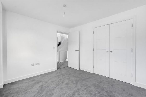 3 bedroom end of terrace house to rent - Photo 1