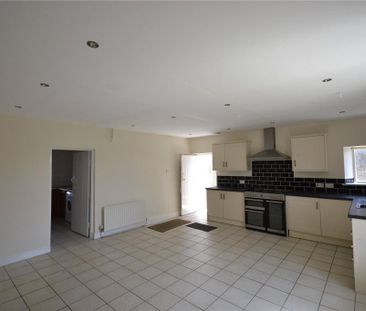 4 bedroom detached house to rent - Photo 6