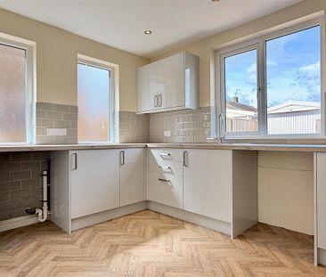 3 bedroom semi-detached house to rent - Photo 6