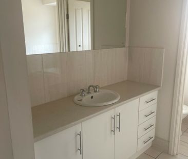 Large Family Home - Photo 4