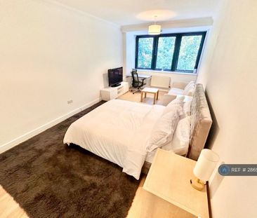 1 bedroom in a flat share to rent - Photo 1