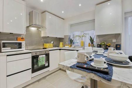 1 bedroom in a house share to rent - Photo 4
