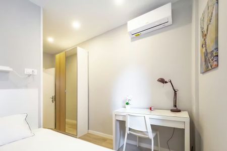 Calle del Puerto de Canfranc, Madrid, Community of Madrid 28038 - Photo 2