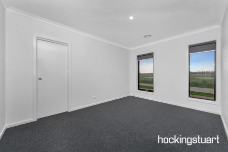 GREAT FAMILY HOME - Photo 3