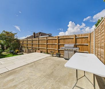 2 bedroom end of terrace house to rent - Photo 2