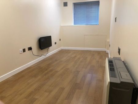 2 Bed Flat, Greenacre Gardens, E17 - Photo 4