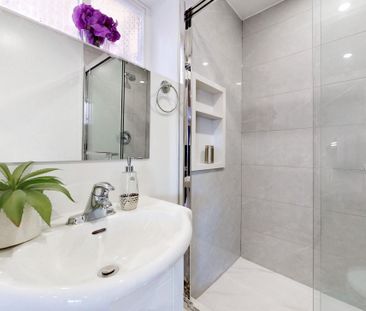 For Lease - 47 Lowe Boulevard, Newmarket, Ontario - Photo 3