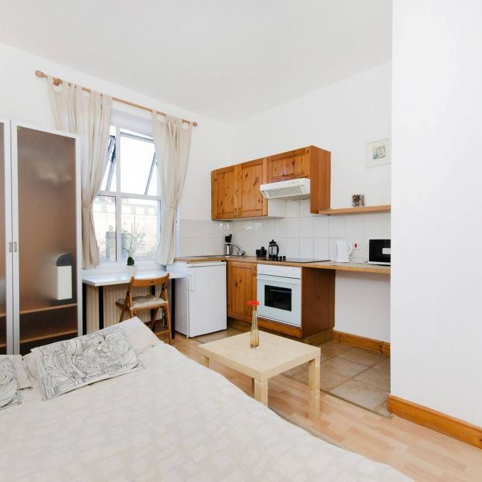 Studio to rent - Photo 1