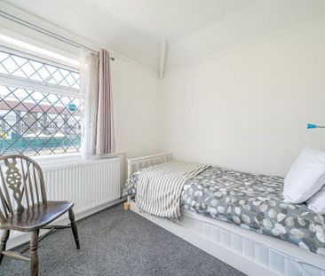 4 bedroom end of terrace house to rent - Photo 6