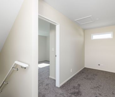 Freshly Renovated Home In Burwood! - Photo 4