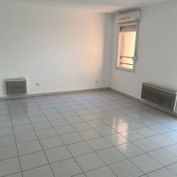 Location Appartement 3 pièces 67m² MARSEILLE 10ème - Photo 1