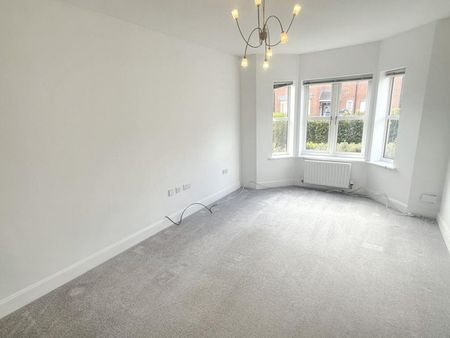 4 Bedroom Detached House - Photo 2