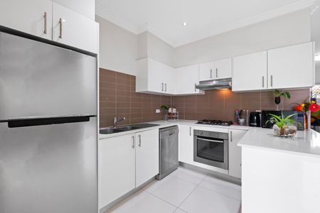 2/181 Targo Road, Girraween NSW 2145 - Townhouse For Rent | Domain - Photo 3