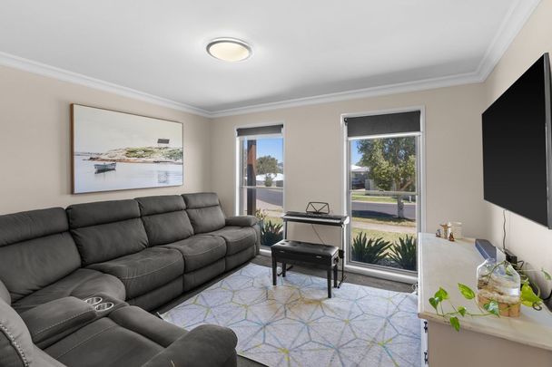 Spacious Family Home in Glenvale - Photo 1