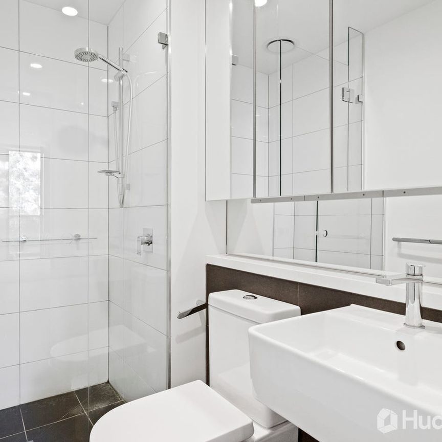 Seconds from westfield. - Photo 1