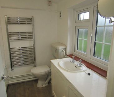 3 bed House - To Let - Photo 6