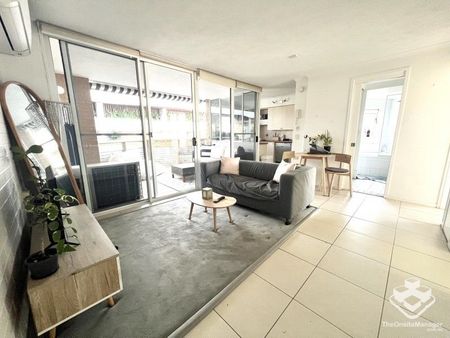 2 Bedroom Furnished Apartment with Carpark - Photo 4