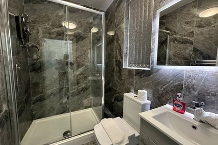 Markham Avenue - Photo 4