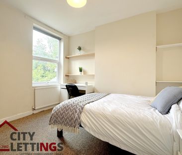 5 Bedroom Mid Terraced House - Photo 6