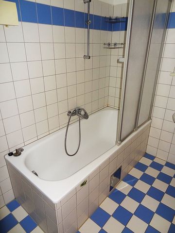 Gemütliche, geräumige und sonnige Mietwohnung mit neuer Küche und Parkplatz …! - Photo 2