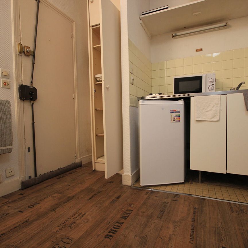 Appartement a louer Paris - Loyer €457/mois charges comprises ** - Photo 1