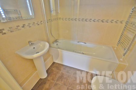 2 bedroom flat to rent - Photo 4