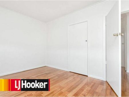 IMMACULATE UNIT- CONVENIENCE NOBLE PARK LOCATION - Photo 2