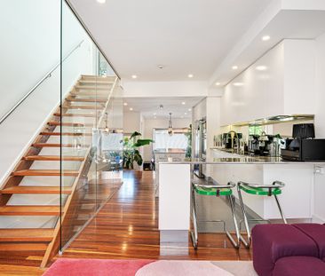 Expansive 249 sqm Three Bedroom Residence - Offered Unfurnished - Photo 3