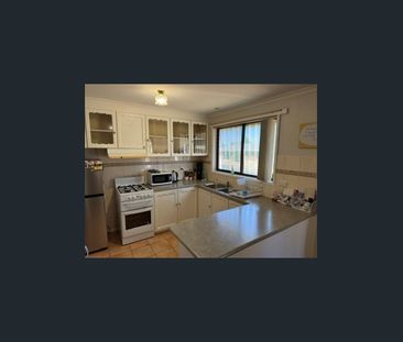 SPACIOUS TWO BEDROOM UNIT IN BALLARAT NORTH - Photo 5