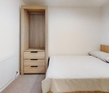 4 bedroom flat to rent - Photo 1