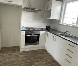 3 bedroom home plus a sleepout with it's own bathroom - Photo 3