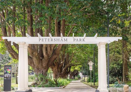 Modern Apartment with Leafy Outlook - Photo 3