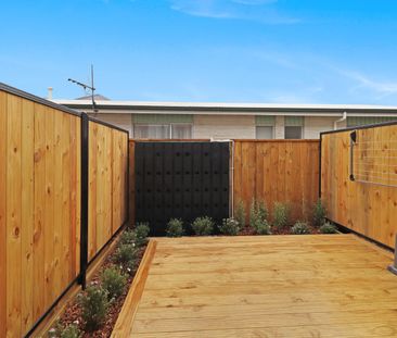 Central Hutt Living - 1 week free rent - Photo 4