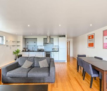 2 bedroom flat to rent - Photo 2