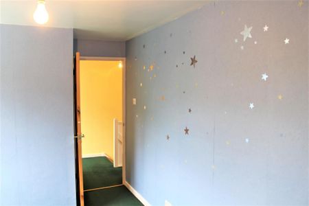 3 bedroom end of terrace house to rent - Photo 3