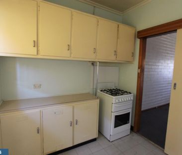 WELL PRESENTED UNIT IN EXCELLENT LOCATION - Photo 4