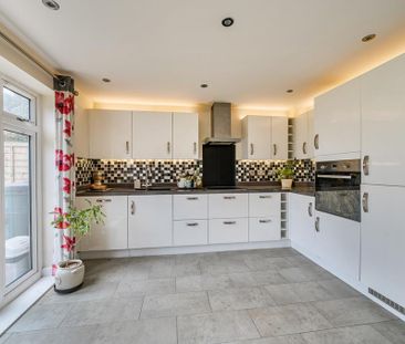 3 bedroom semi-detached house to rent - Photo 3