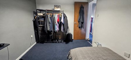 1 Bedroom Flat / Apartment to let - Photo 2