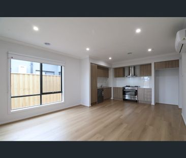 22 Mirage Avenue, Berwick, Vic 3806 - Photo 2