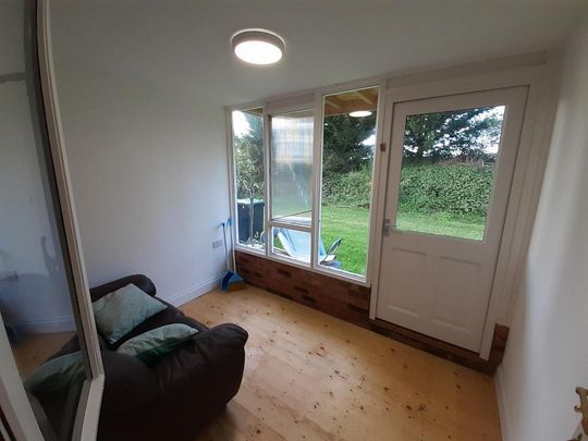 Studio to rent - Photo 1