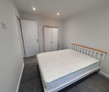 4 bedroom flat to rent - Photo 5