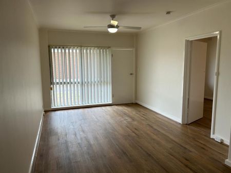 Cosy One Bedroom Unit with Undercover Parking! - Photo 3