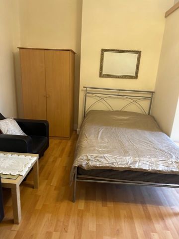 1 Bed Flat, Emanuel Avenue, W3 - Photo 3