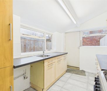 3 Bedroom Terraced - Photo 6